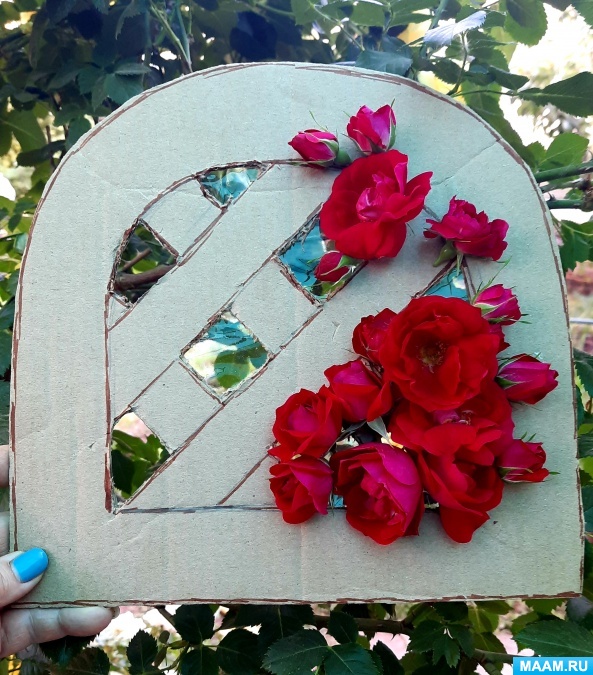 Мастер-класс по изготовлению рамки «Арка для розы» из картона и природного материала в технике лэнд-арт